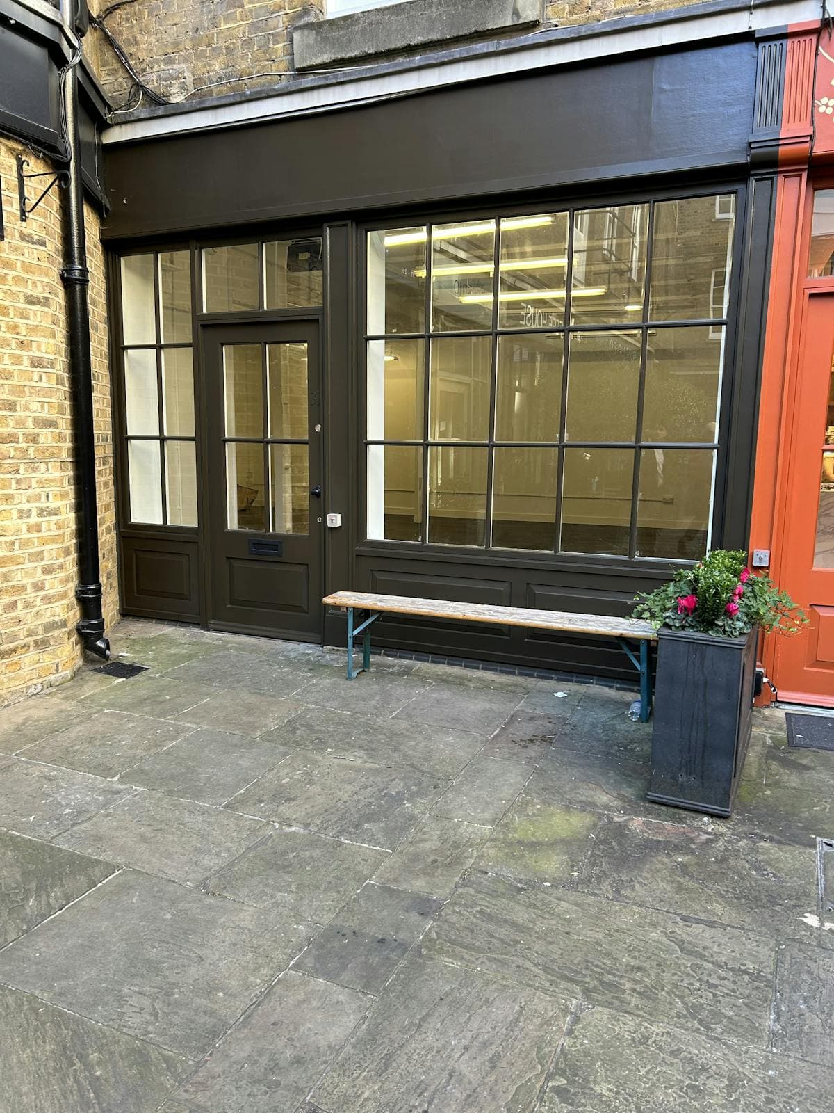 31 Smiths Court, London